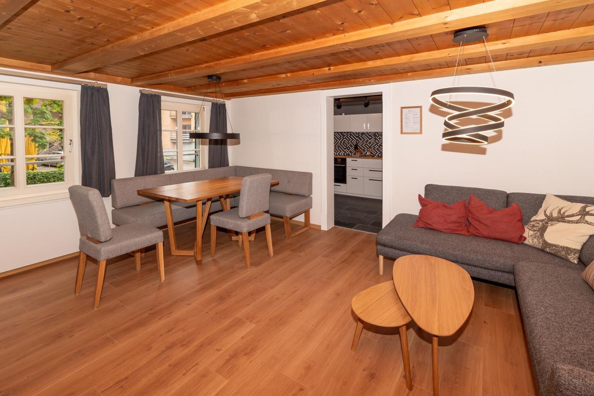 Crimson Cottage Apartments Dornbirn Bagian luar foto