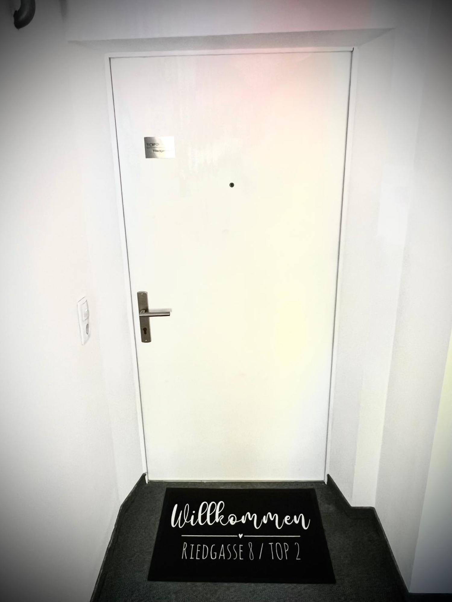 Crimson Cottage Apartments Dornbirn Bagian luar foto