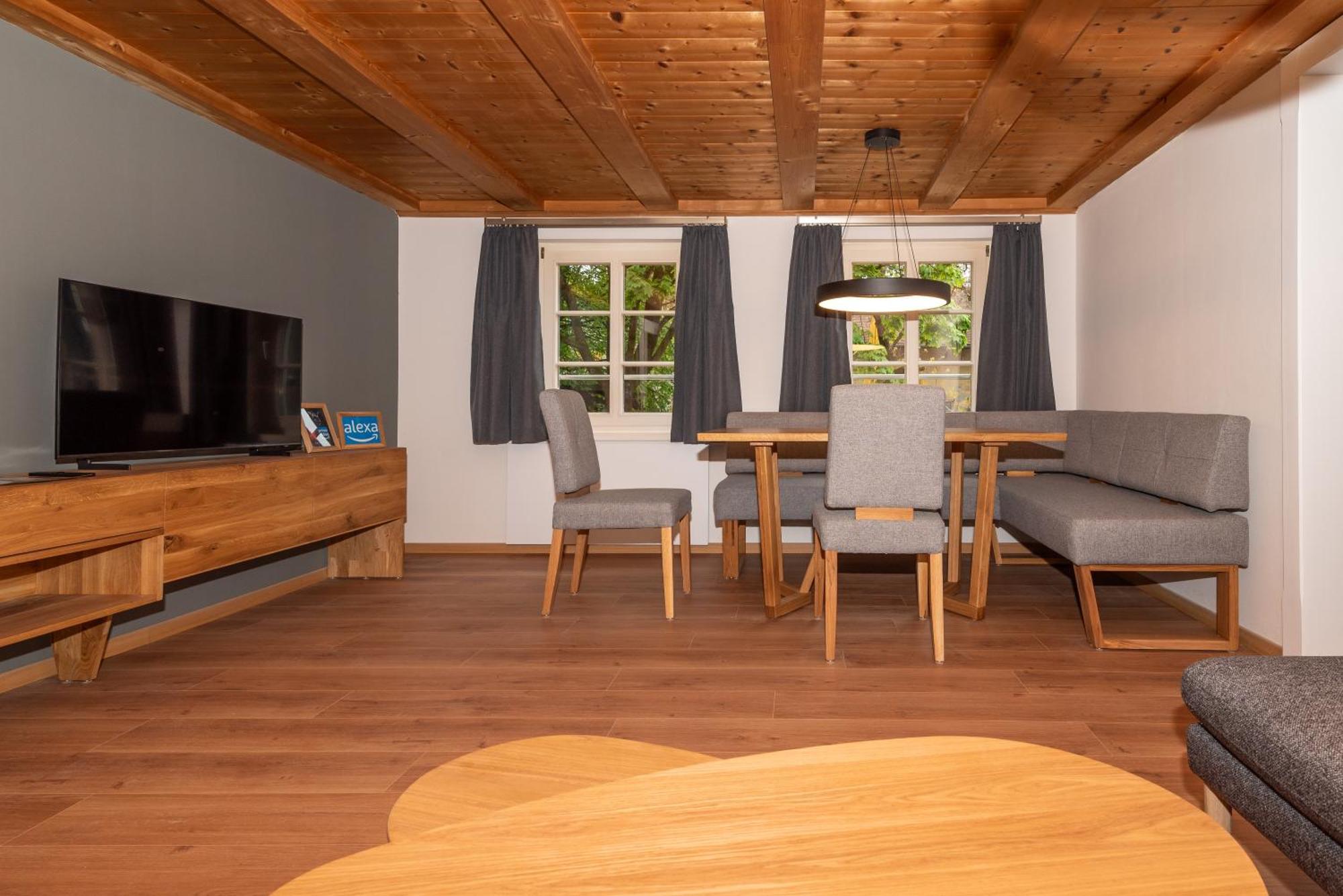 Crimson Cottage Apartments Dornbirn Bagian luar foto