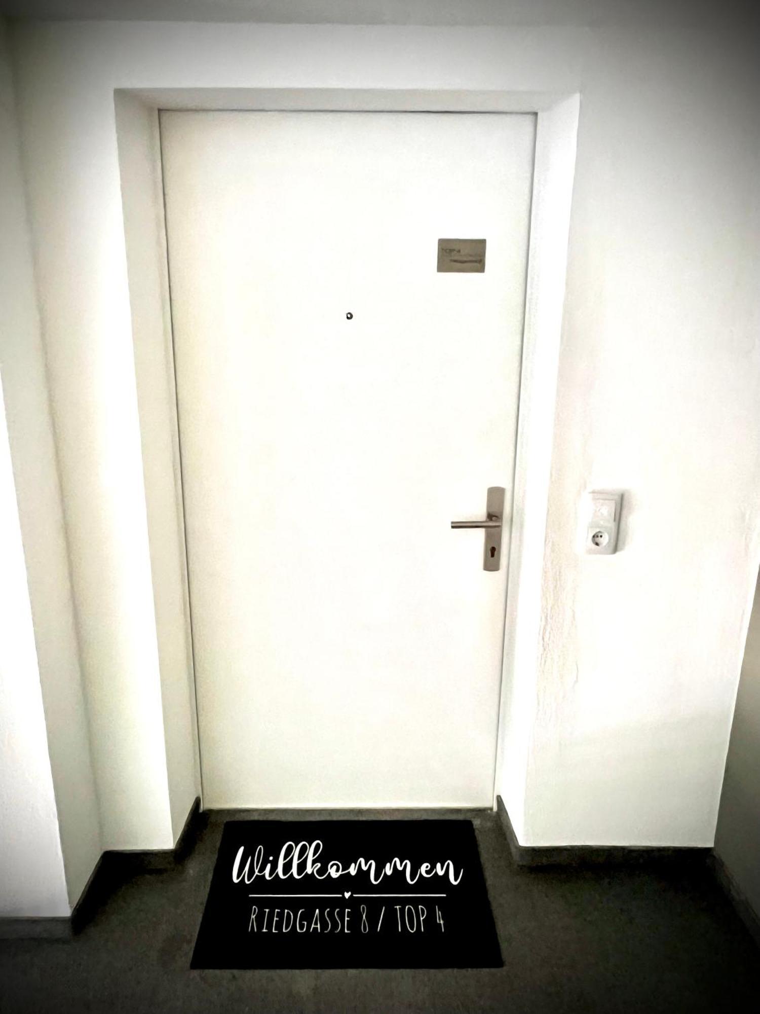 Crimson Cottage Apartments Dornbirn Bagian luar foto