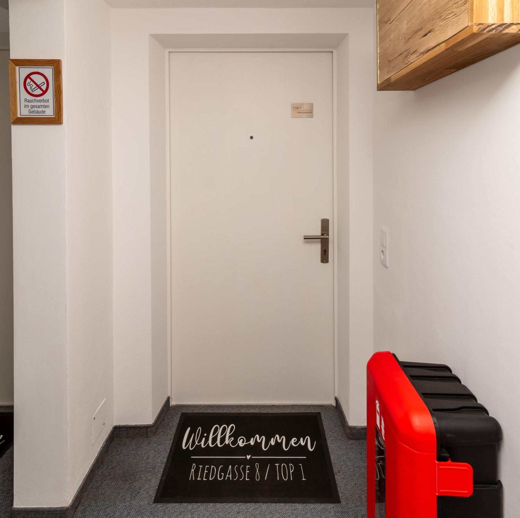 Crimson Cottage Apartments Dornbirn Bagian luar foto