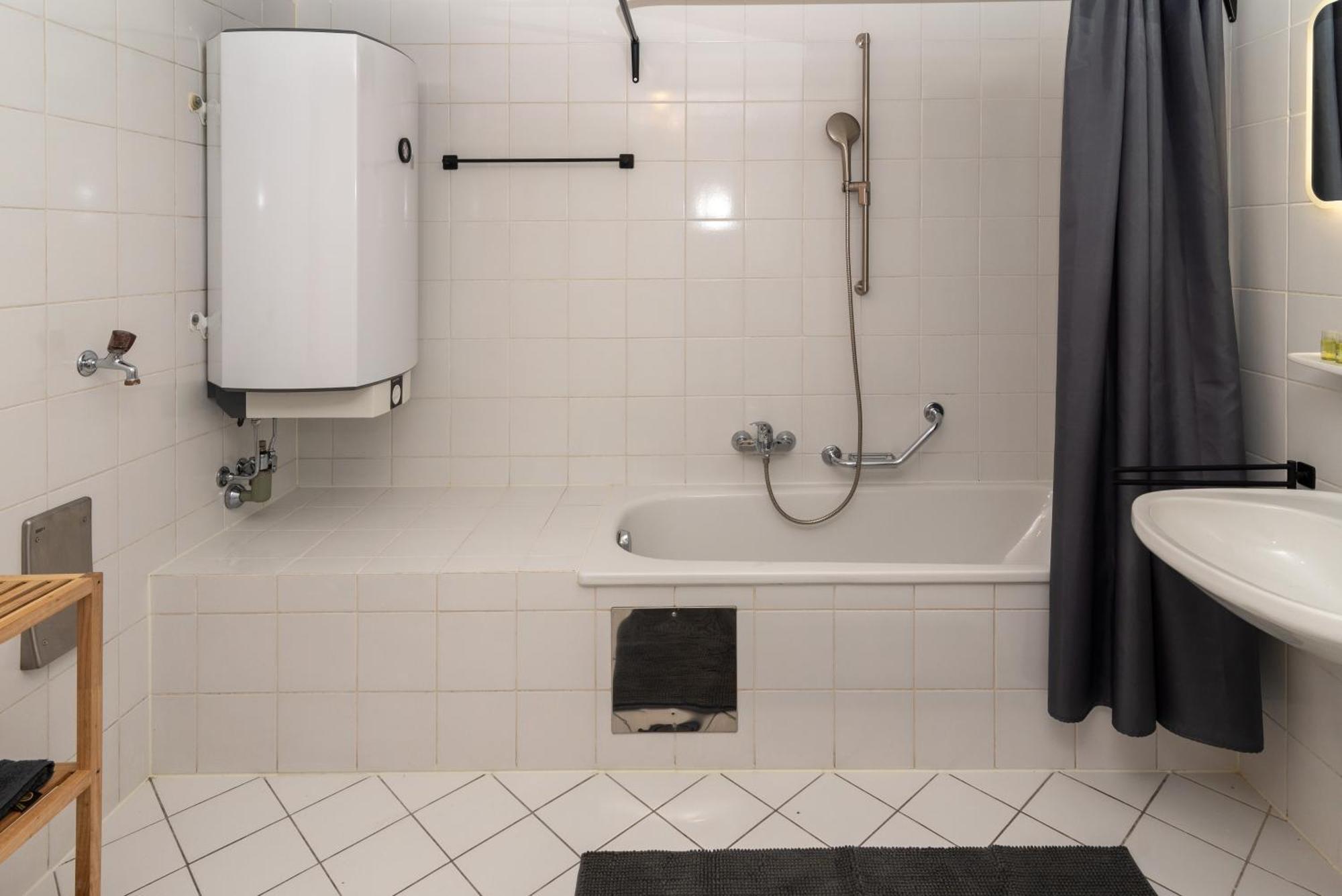 Crimson Cottage Apartments Dornbirn Bagian luar foto