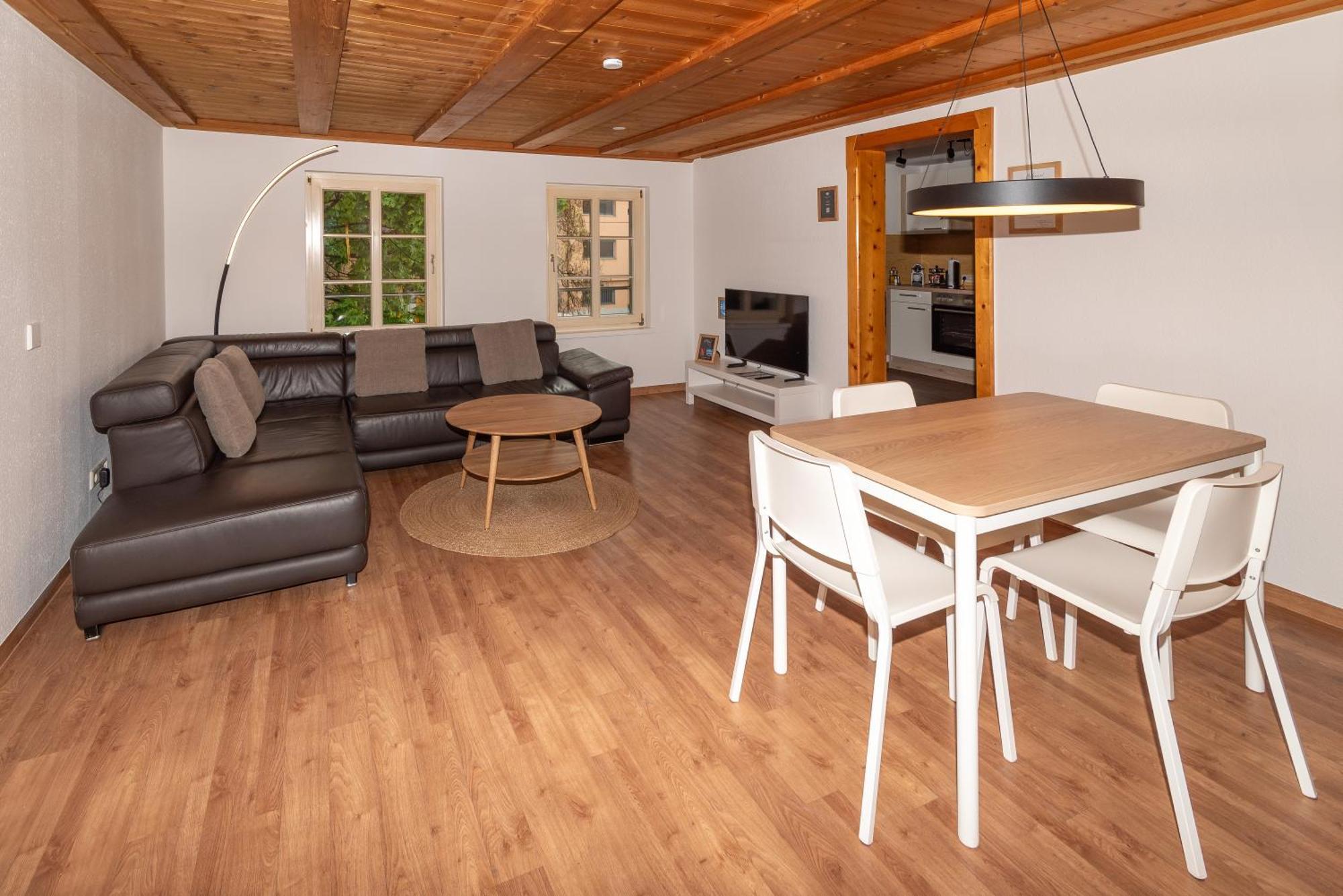 Crimson Cottage Apartments Dornbirn Bagian luar foto