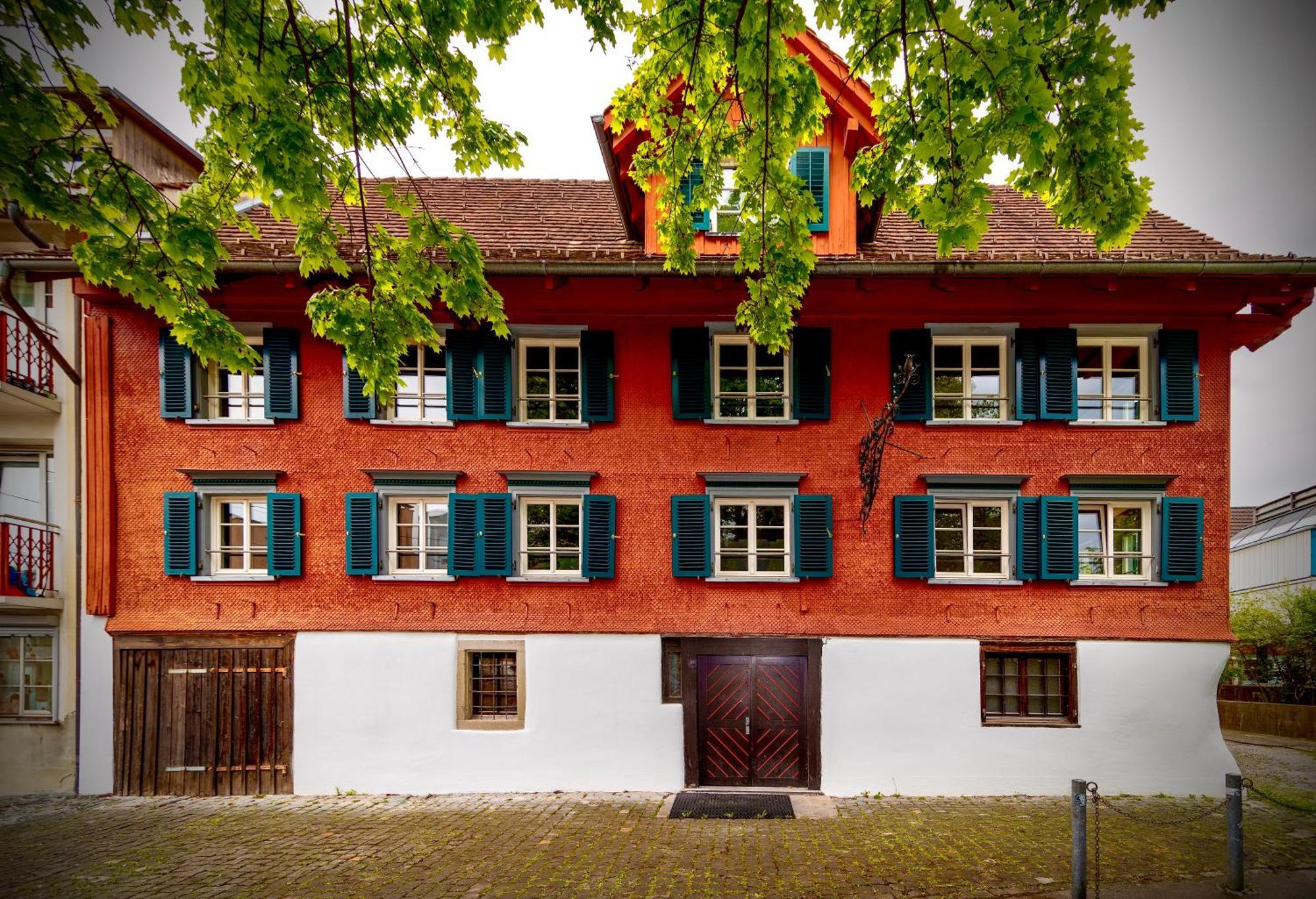 Crimson Cottage Apartments Dornbirn Bagian luar foto