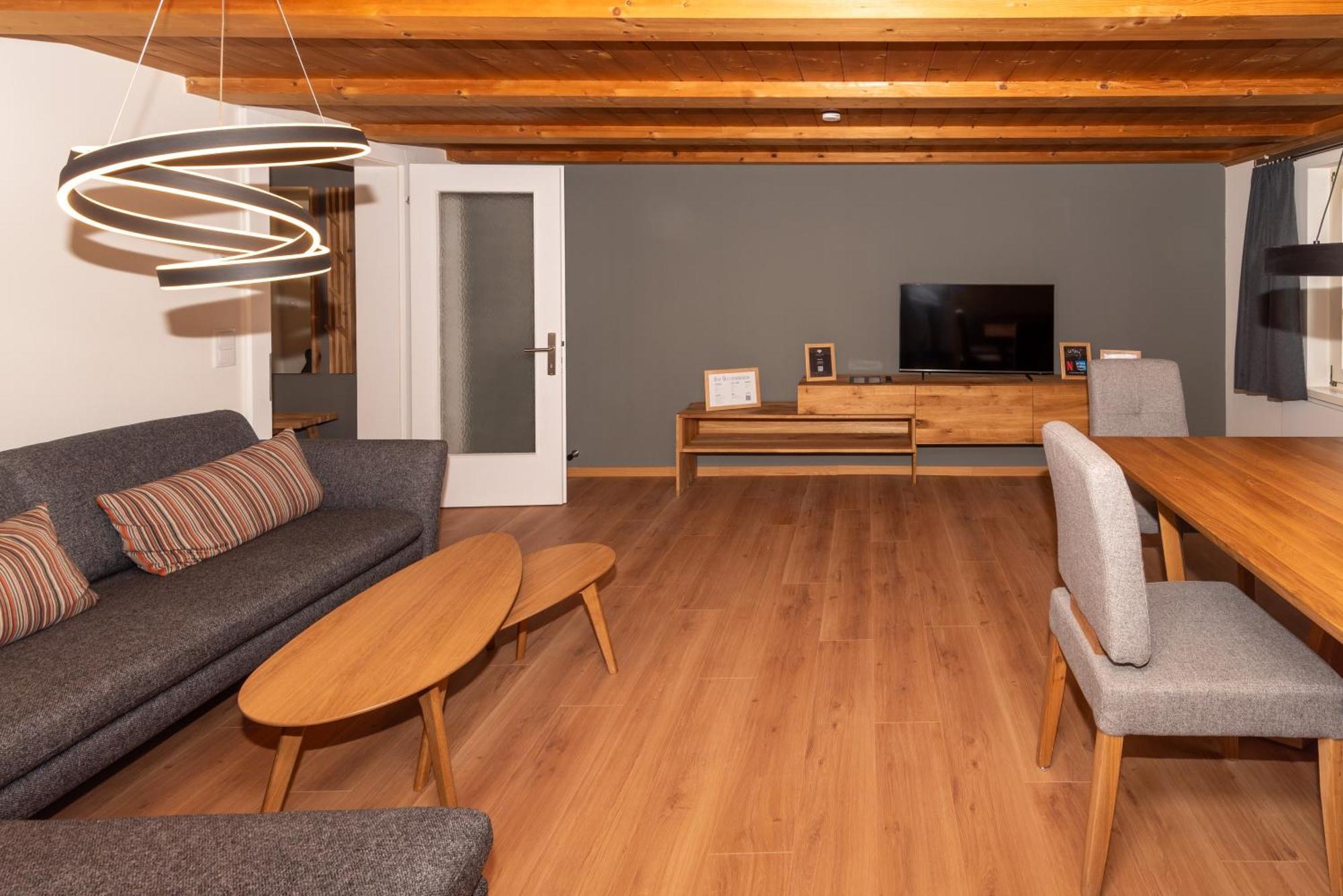 Crimson Cottage Apartments Dornbirn Bagian luar foto