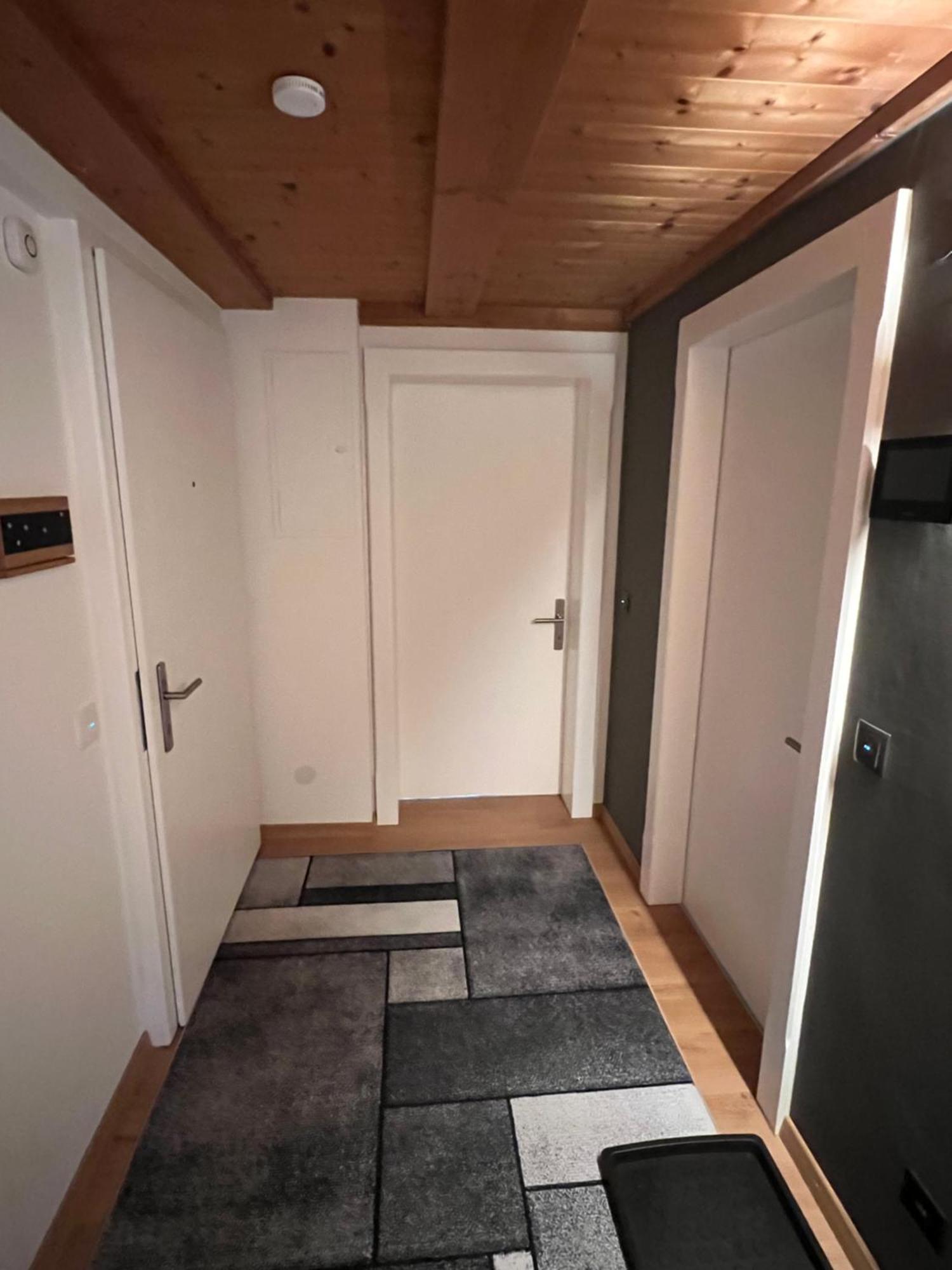 Crimson Cottage Apartments Dornbirn Bagian luar foto