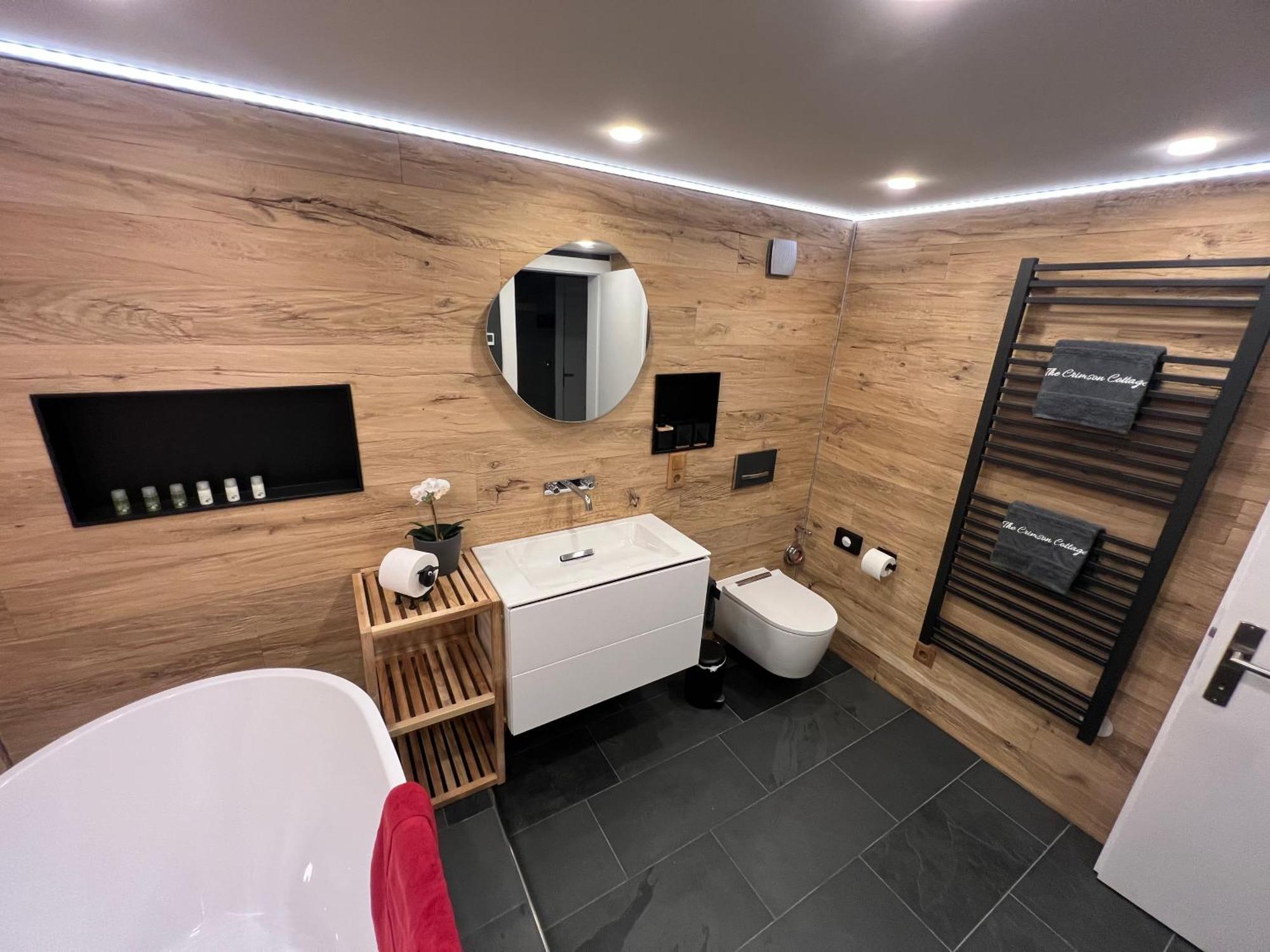 Crimson Cottage Apartments Dornbirn Bagian luar foto