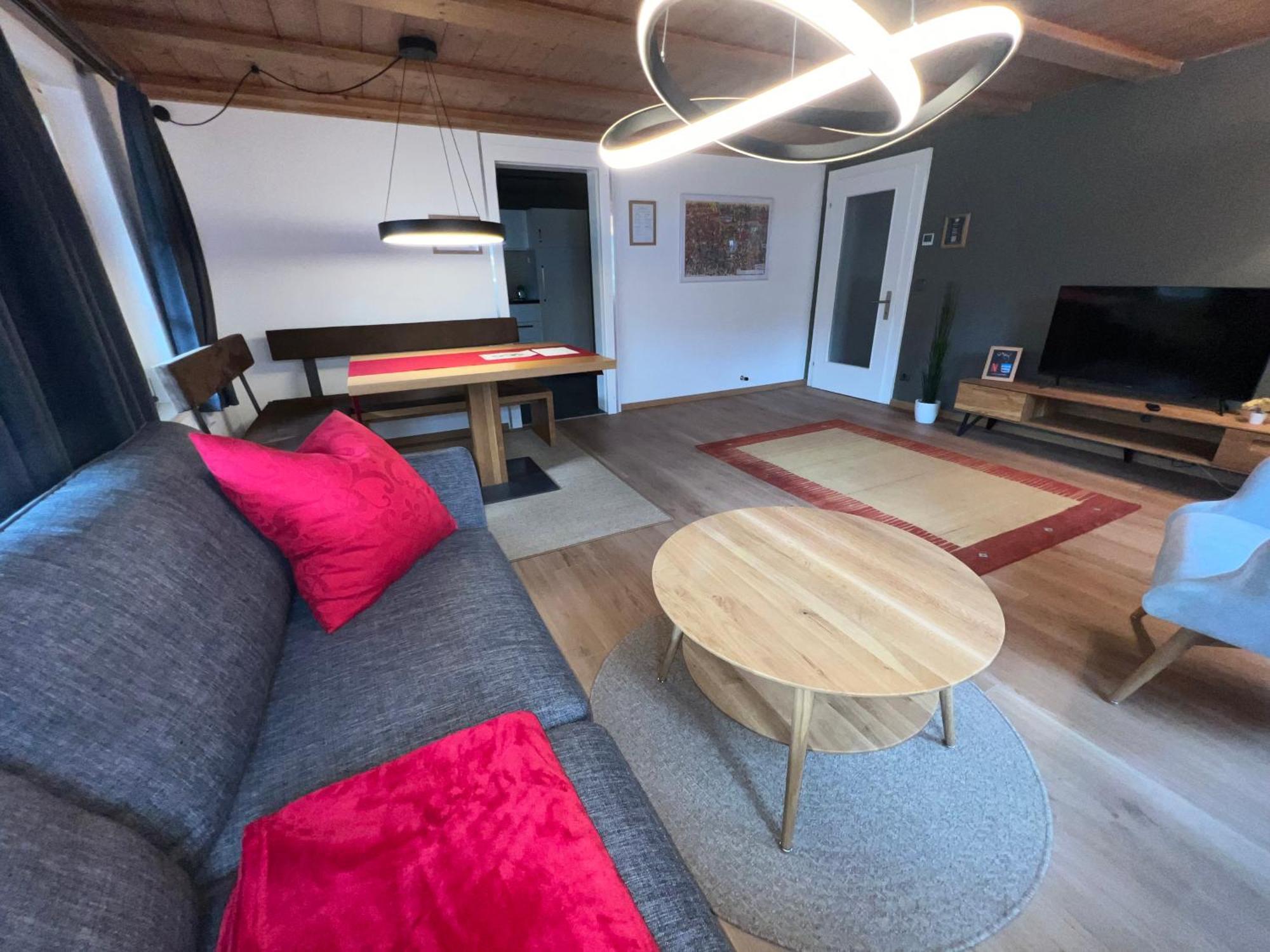 Crimson Cottage Apartments Dornbirn Bagian luar foto